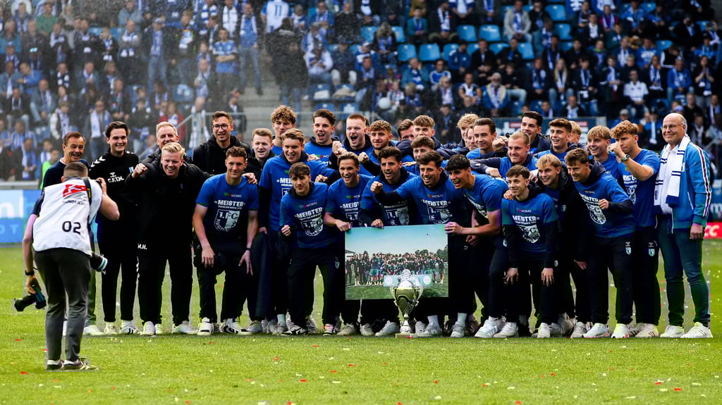 Am vorvergangenen Sonntag wurde die U23 des 1. FC Magdeburg für Meisterschaft und Regionalliga-Aufstieg in der Avnet-Arena gefeiert. Am 29. Spieltag stand das Heimspiel gegen Wismut Gera an.