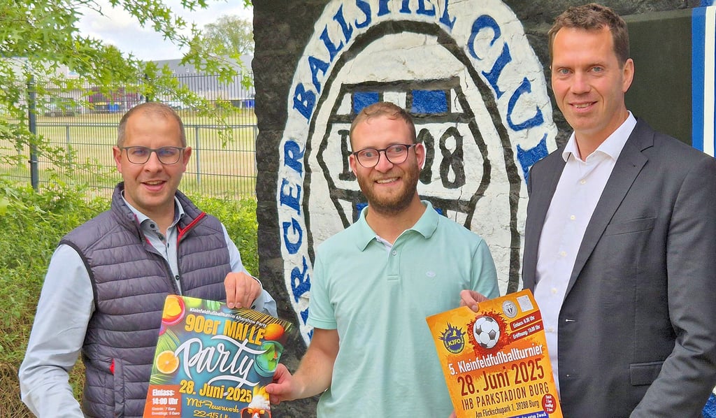 Burgs Bürgermeister Philipp Stark (links) und Landrat Steffen Burchhardt (rechts) unterstüptzen das von Jacob Zeuchn und seinem Team organisierte Turbnier.
