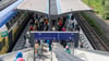 Wenige Stunden nach dem Messerangriff mit 18 Verletzten läuft im Hamburger Hauptbahnhof wieder der Verkehr.
