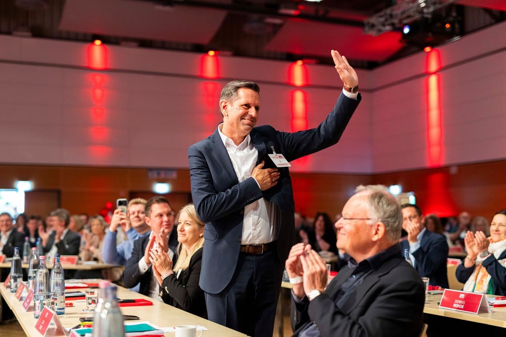 Lies ist nicht nur Weils Nachfolger, sondern ist auch dessen Vorgänger. Schon von 2010 bis 2012 hatte er den SPD-Landesvorsitz inne.