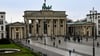 Die Demonstranten, die zum "Friedensmarsch" in Berlin erwartet werden, wollen sich am Brandenburger Tor sammeln. (Archivfoto)
