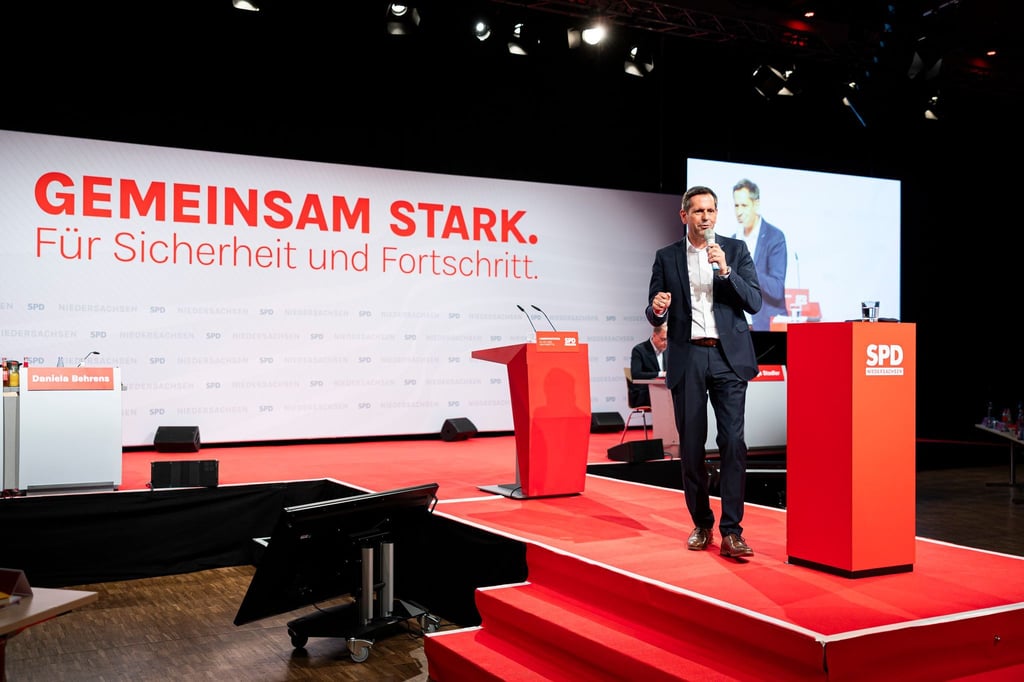 Mit dem Motto „Gemeinsam stark“ startet Olaf Lies als SPD-Landesvorsitzender in Niedersachsen.