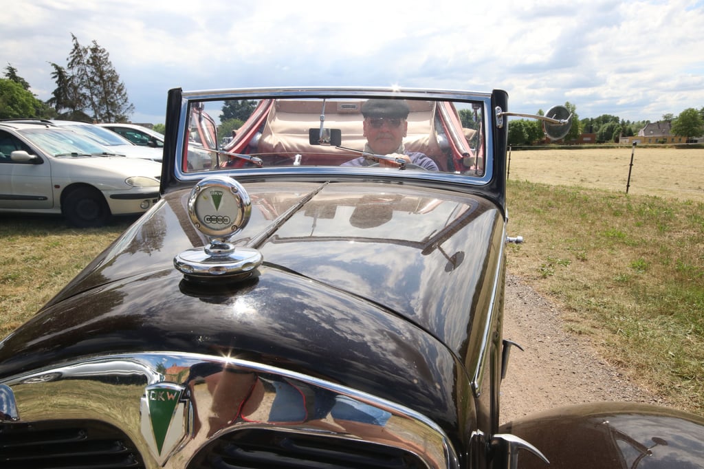 Oldtimerfahrer beim DKW-Treffen bei der Ausfahrt nach Lindau