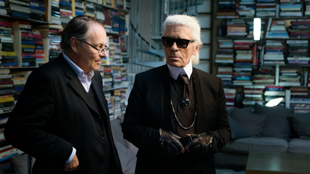 Designer Karl Lagerfeld im Gespräch mit dem Filmemacher Gero von Boehm (links).