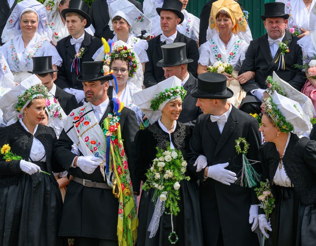 Seit 50 Jahren feiert das Lausitz-Dorf Heinersbrück den sorbischen Brauch des Hochzeitszugs.