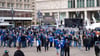 Schon früh feiern Bielefelder Fans auf dem Alexanderplatz