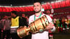 Deniz Undav schnappte sich den Pokal