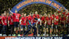 Flensburgs Spieler feiern die Titelverteidigung.