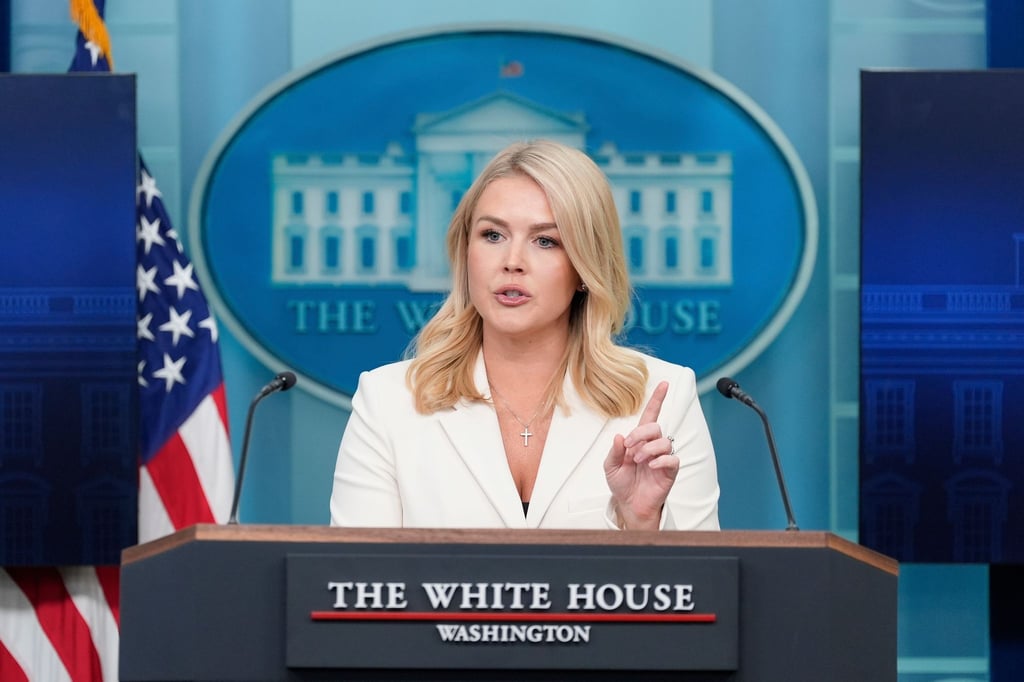 Trumps Sprecherin Leavitt trägt meist eine Halskette mit einem Kreuz. (Archivbild)