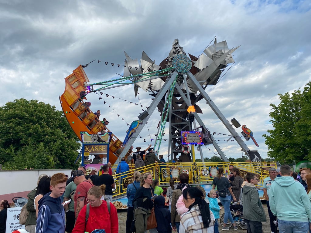 Auf dem Salzblumenplatz in Schönebeck ist es während des Brunnenfestes zu einem Polizeieinsatz gekommen.