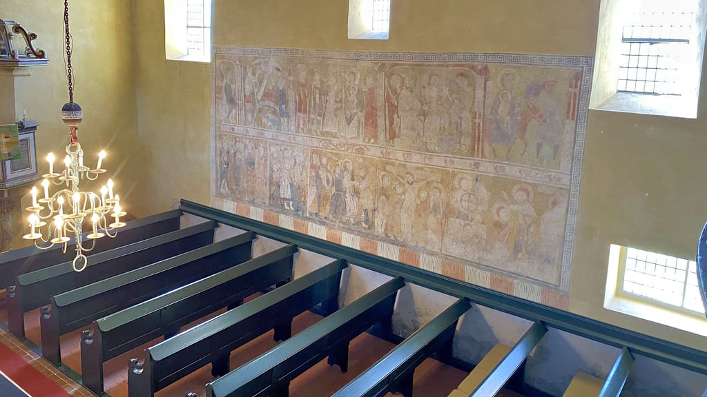 Die Kirche Hohenseeden mit ihrer bedeutenden Wandmalerei ist täglich für Besucher geöffnet.
