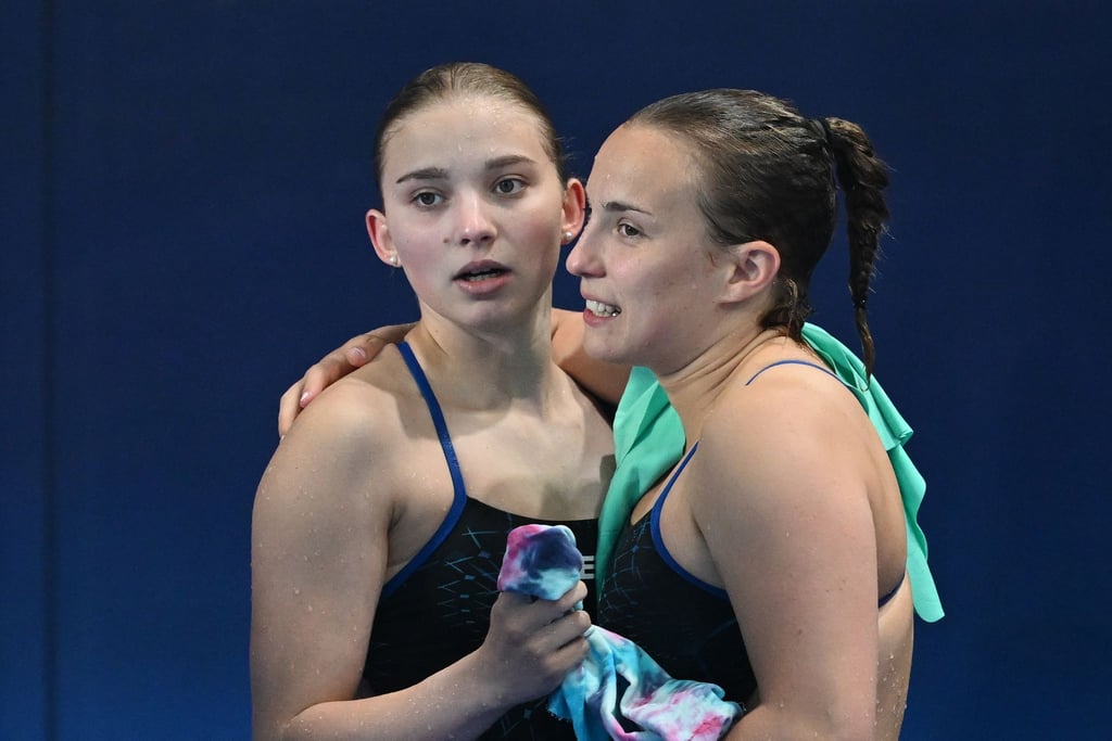 Jette Müller (l) und Lena Hentschel sicherten sich EM-Silber im Synchronspringen vom Drei-Meter-Brett.