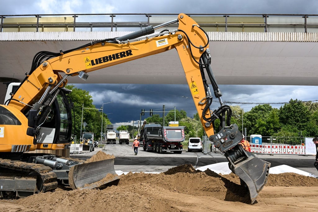 Die Brücke an der Wuhlheide soll so schnell wie möglich abgerissen werden. (Archivfoto)