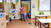 Sabine Klimpel ist seit 45 Jahren Technische Kraft der Stadt Kemberg. Die Grundschule ist eines ihrer Objekte.  