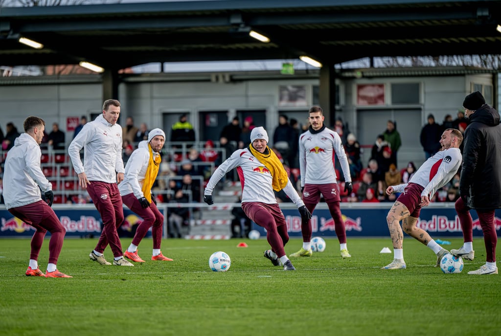 Christoph Baumgartner, Lukas Klostermann, Kevin Kampl, Xaver Schlager, André Silva und David Raum im Training von RB Leipzig.