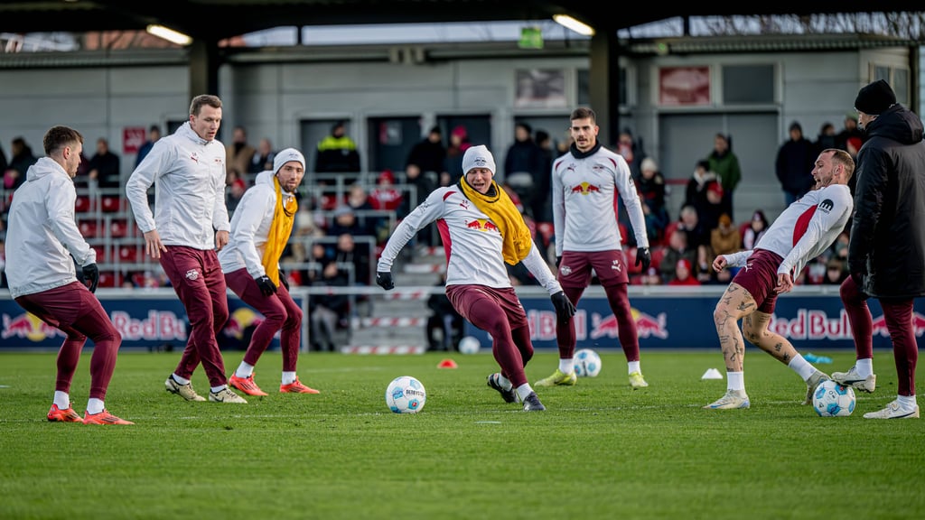 Christoph Baumgartner, Lukas Klostermann, Kevin Kampl, Xaver Schlager, André Silva und David Raum im Training von RB Leipzig.