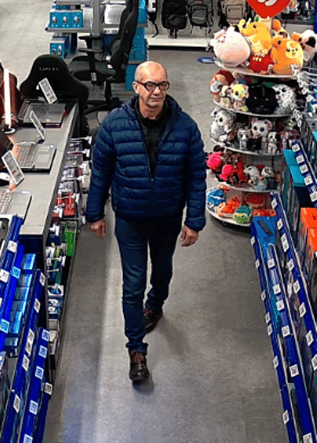 Dieser Mann soll einen Laptop aus einem Geschäft in Eisleben gestohlen haben.