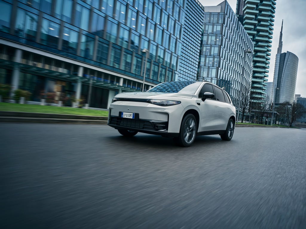 Reichweitenangst ade: Leapmotor C10 jetzt auch mit Benzin-Backup für über 800 Kilometer Extra-Reichweite.
