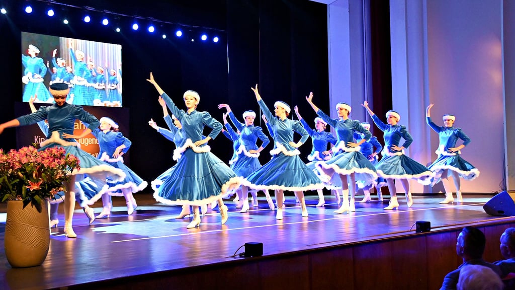 Das Kinder- und Jugendballett 1965 feiert im Kulturhaus Wolfen seinen 60. Geburtstag mit einer Gala.