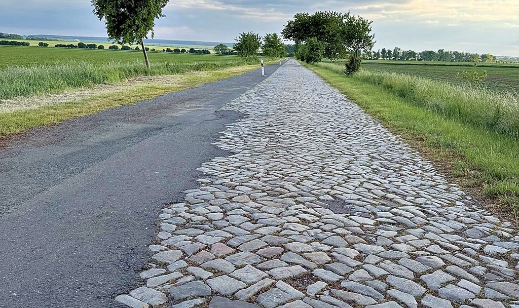 Die Kreisstraße von Egeln nach Hakeborn befindet sich in einem sehr schlechten Zustand.