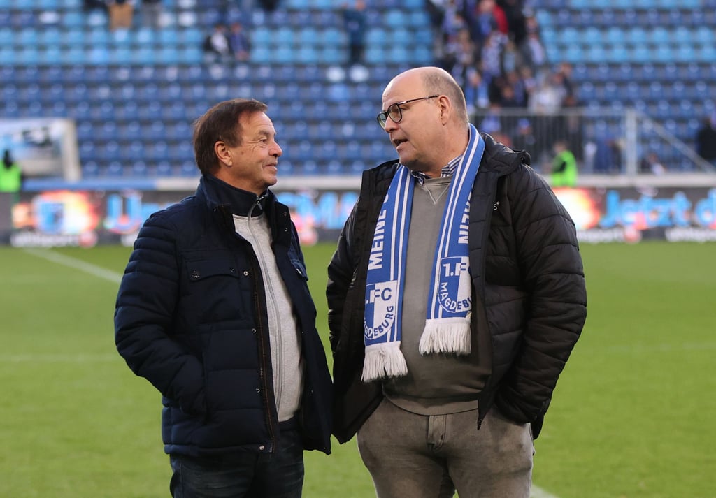 Für Otmar Schork (l.) und Jörg Biastoch dreht sich in diesen Tagen vor allem alles um (Noch)-Trainer Christian Titz.