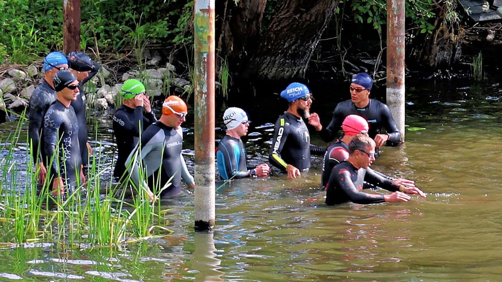 Für Teilnehmer am 17. Hafentriathlon in Havelberg begann das Rennen an der Slipanlage im Winterhafen.