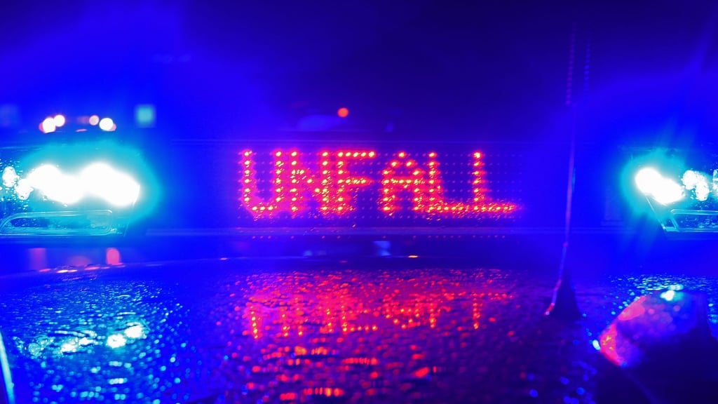 Ein Radfahrer ist in Förderstedt von einem Pkw erfasst worden.