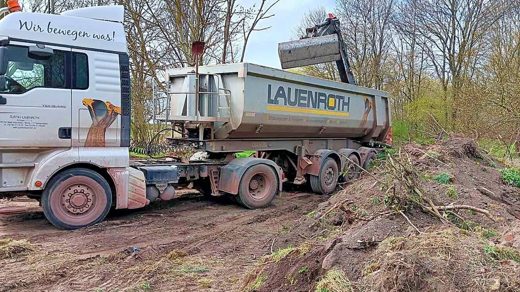 Der Unrat am Glockenteich in Groß Rodensleben ist vorerst beräumt worden.