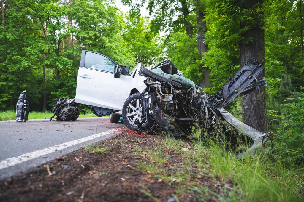 Wegen der Unfallaufnahme war die Landstraße für drei Stunden gesperrt.