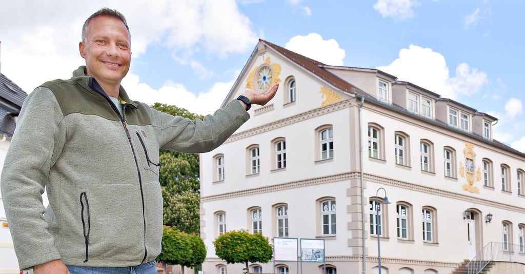 Lange standen die Gästezimmer im „Blauen Stern“ in Theißen leer. Jetzt schüttelt Jörg Patzschke die Betten auf.