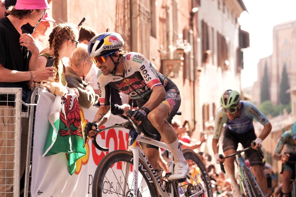 Primož Roglič kämpft beim Giro um den Anschluss.