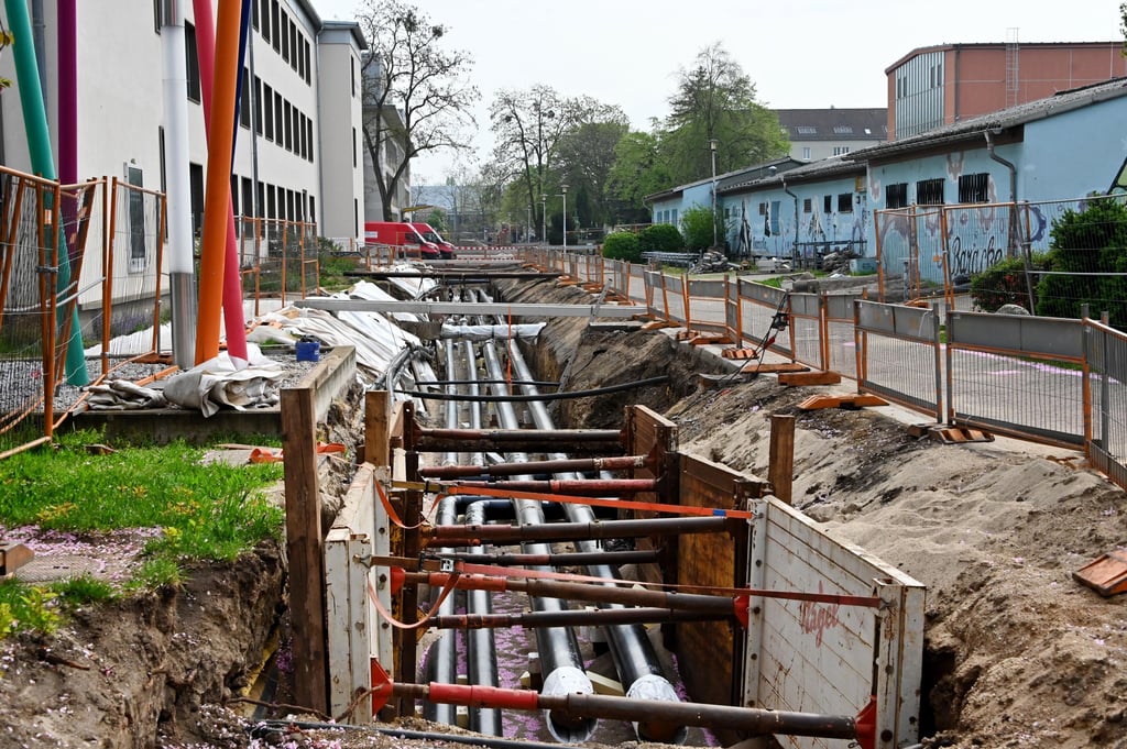 Die Otto-von-Guericke Universität soll an das Fernwärmenetz angeschlossen werden. Derzeit laufen die Arbeiten auf dem Uni Campus.