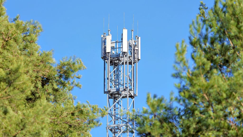 Ein Mobilfunkmast: Via App sollen Bürger helfen, Schwachstellen bei der Datenerfassung zu finden.