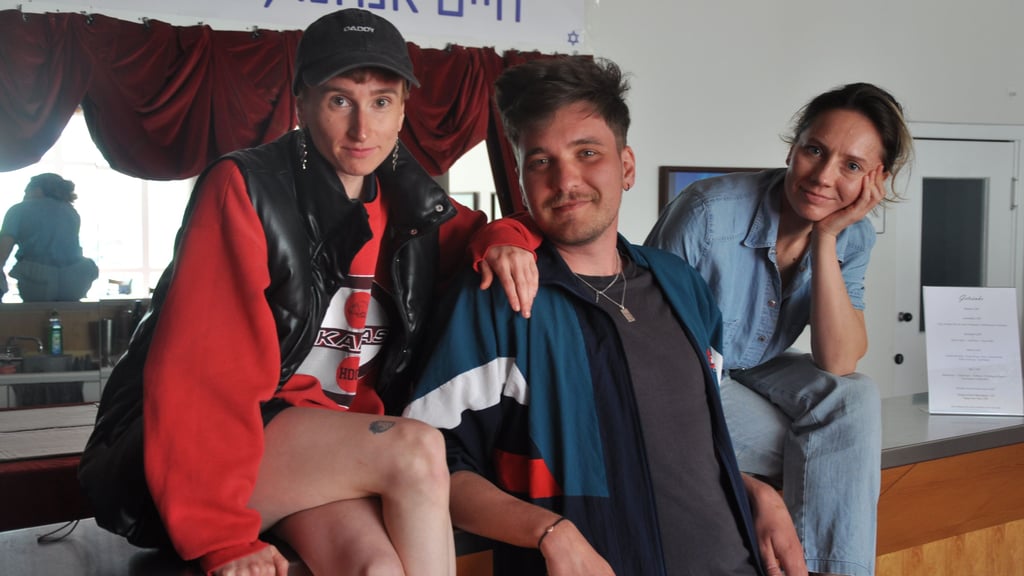 Siri Wiedenbusch (von links), Paul Worms und Susan Ihlenfeld verlassen das Ensemble des Theaters der Altmark in Stendal.