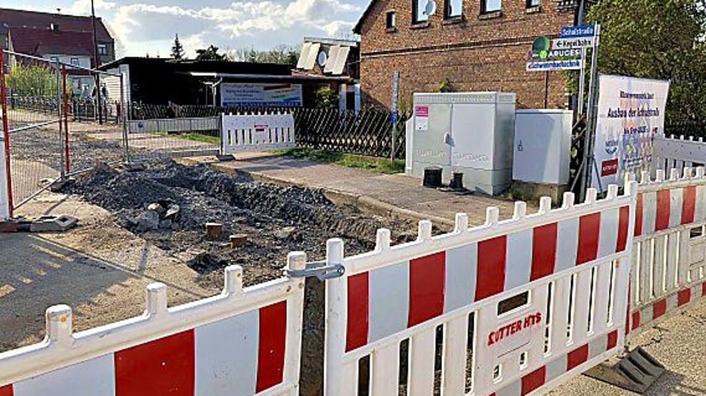 In der Klostermansfelder Schulstraße wird seit Wochen gebaut.