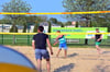 Die Beachvolleyball-Anlage des VC Bitterfeld-Wolfen in Greppin wird viel genutzt. Nun fanden sich auf drei Feldern zahlreiche Glassplitter.   