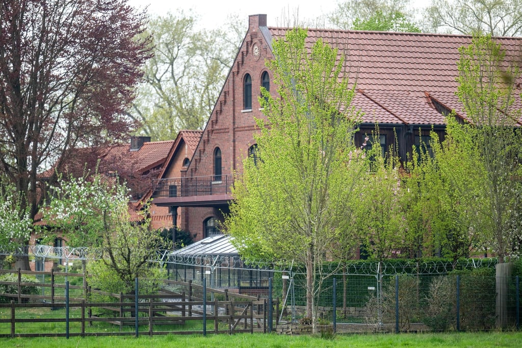 Das Gericht zieht für den Klette-Prozess in eine umfunktionierte Reithalle. (Archivfoto)