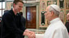 Papst Leo XIV. empfängt den neuen italienischen Meister SSC Neapel, hier den schottischen Mittelfeldspieler Scott McTominay.