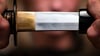 Mit einem Samuraischwert versuchte ein Mann in Halle in ein Mehrfamilienhaus einzudringen.