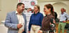 Oberbürgermeister Torsten Schweiger im Gespräch mit Projektkoordinatorin Cecilia Kampschulte und Katja Fischer (r.) vom DRK. 