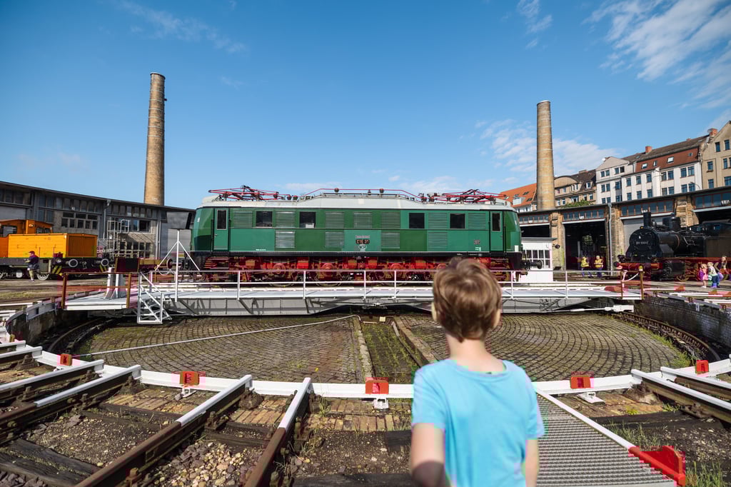 In Halle kann man historische Loks bestaunen.