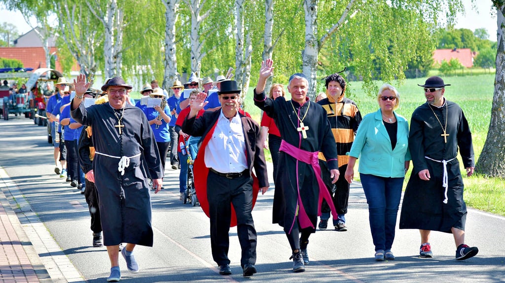Auch der Festumzug ist fester Bestandteil des Heiratsmarktes in Biendorf.