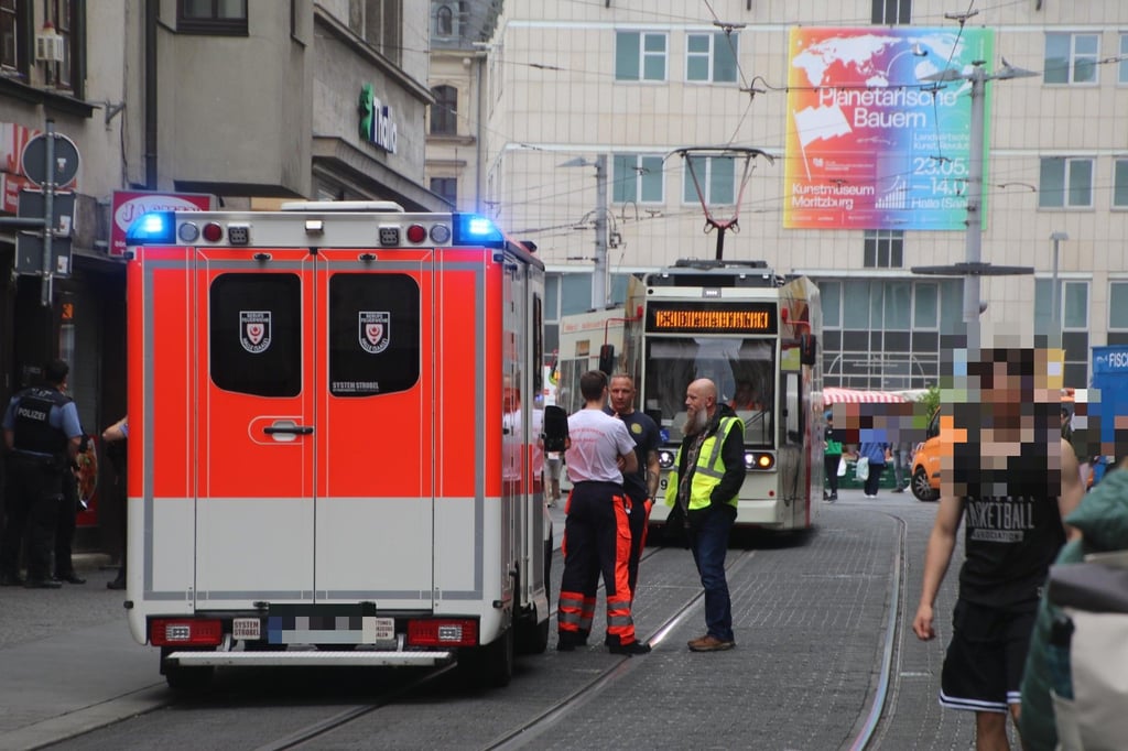 Ein Kinde wurde in Halle von einer Straßenbahn erfasst.