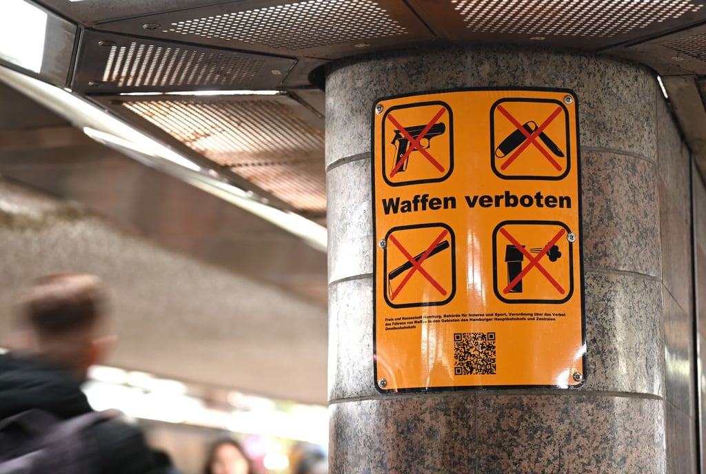 An den Hauptbahnhöfen in Hannover und Bremen sind Waffen untersagt. (Symbolbild)
