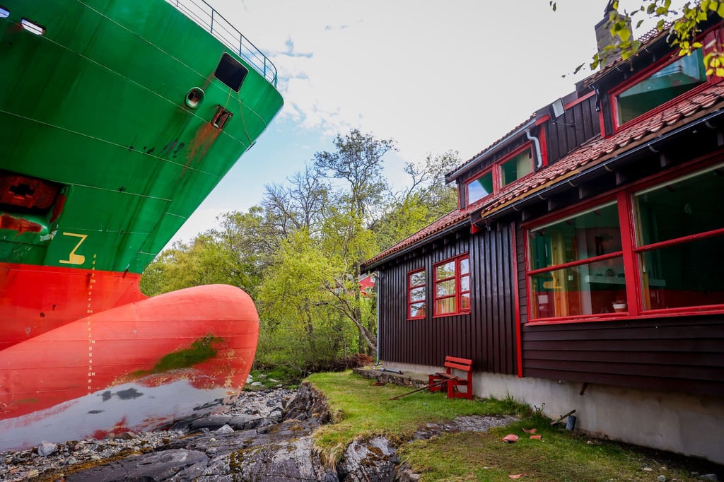 Das Schiff hätte beinahe ein Haus im norwegischen Trondheimsfjord gerammt.