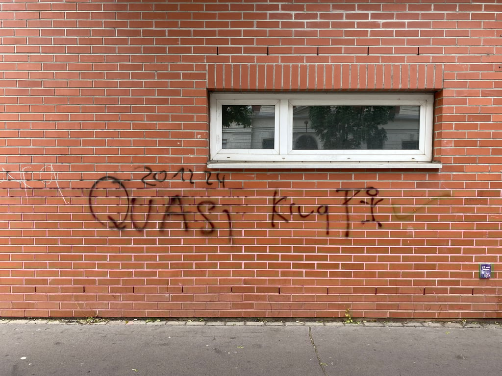 Im Magdeburger Stadtteil Neue Neustadt wurden Drohungen gegen Ronni Krug und Simone Borris verbreitet.
