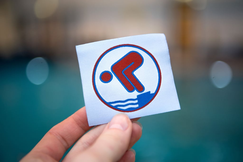 Die Schwimmabzeichen bauen aufeinander auf. Seepferdchen, Bronze - im Bild - und Silber können im Juni im Freibad abgelegt werden.