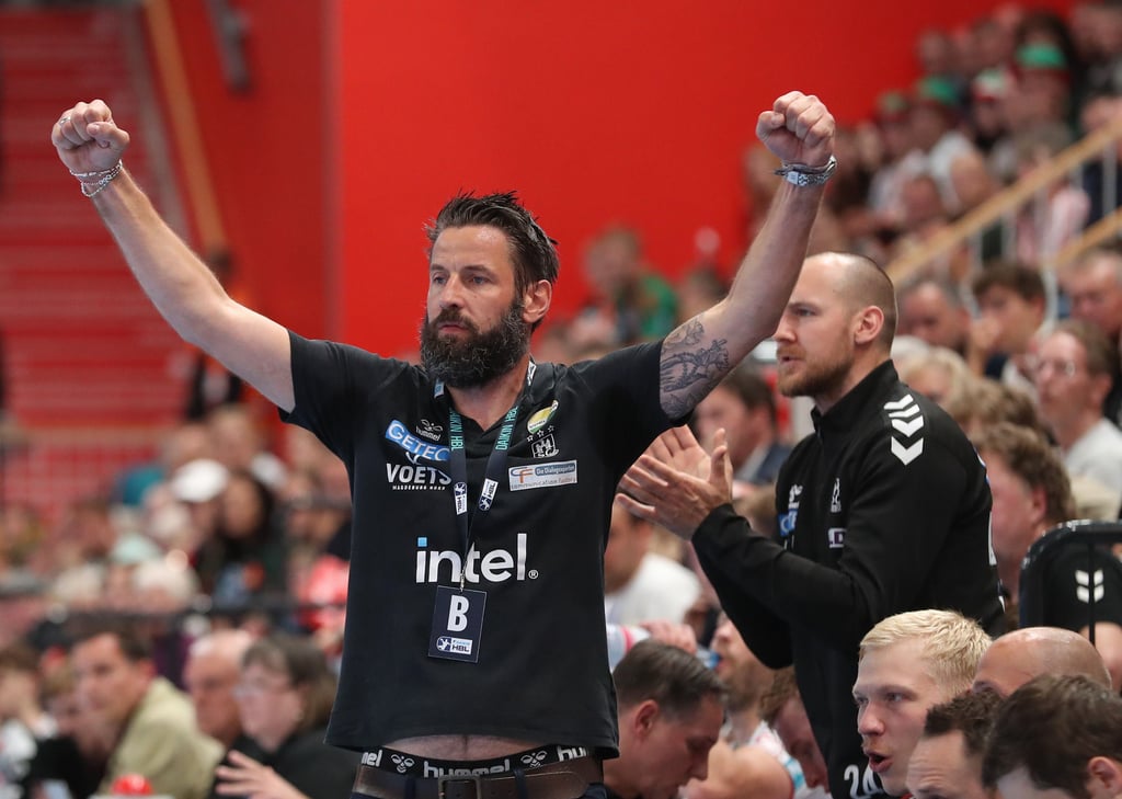 Am Bart von SCM-Trainer Bennet Wiegert wird klar, dass die Magdeburger von Sieg zu Sieg eilen.