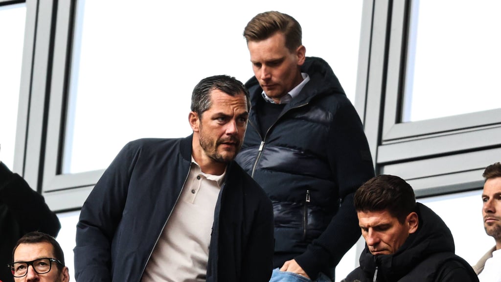 Marcel Schäfer und Johann Plenge (stehend v.l.n.r.)&nbsp;im Stadion von RB (Symbolbild).