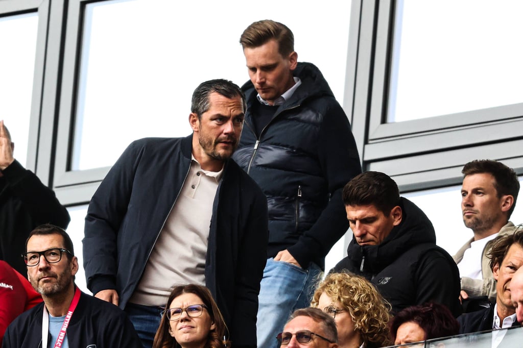 Marcel Schäfer und Johann Plenge (stehend v.l.n.r.) im Stadion von RB (Symbolbild).